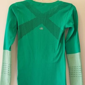Alo Exhale yoga top